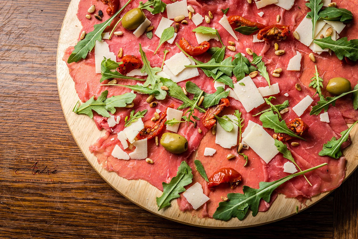 Pizza van vlees en olijven